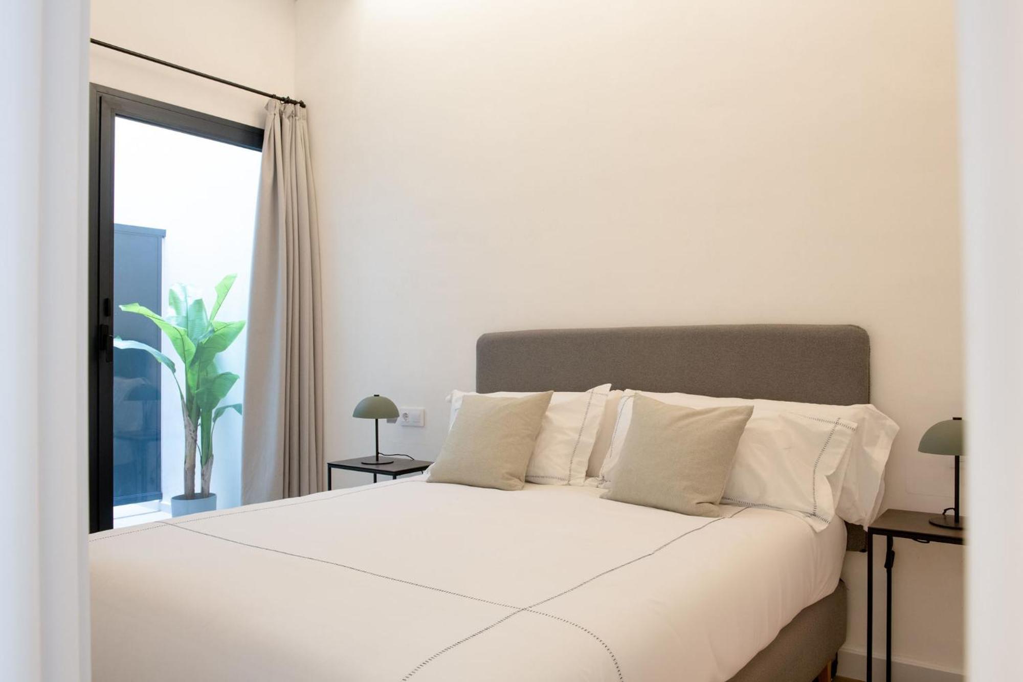Santa Ana 18 Suite Apartments, Seville